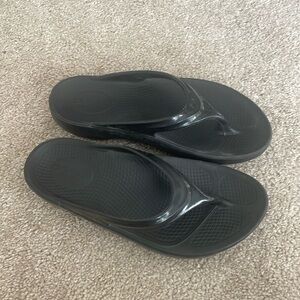 Oofos Recovery Flip flop